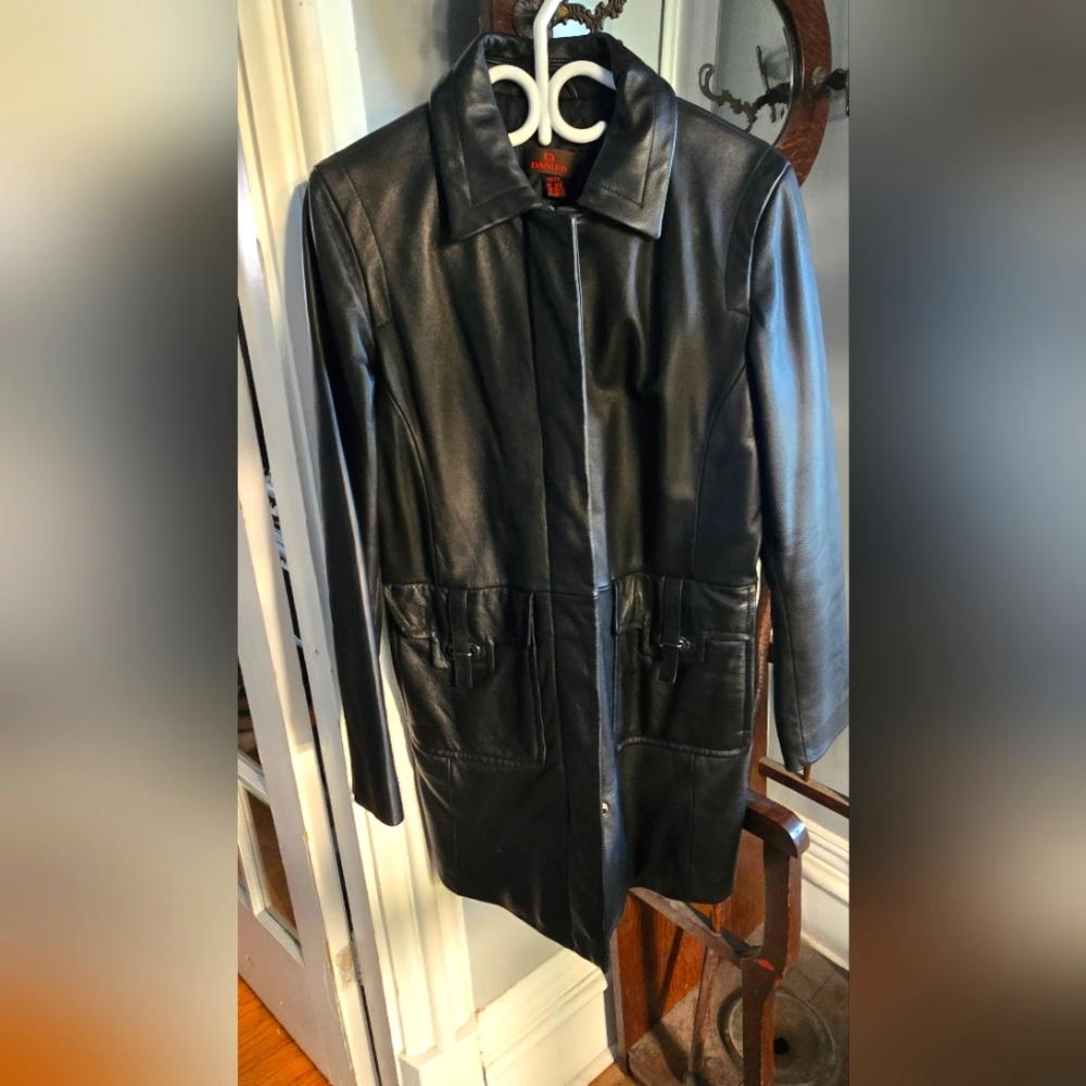 Danier Leather  VINTAGE Women's Black Leather Coat